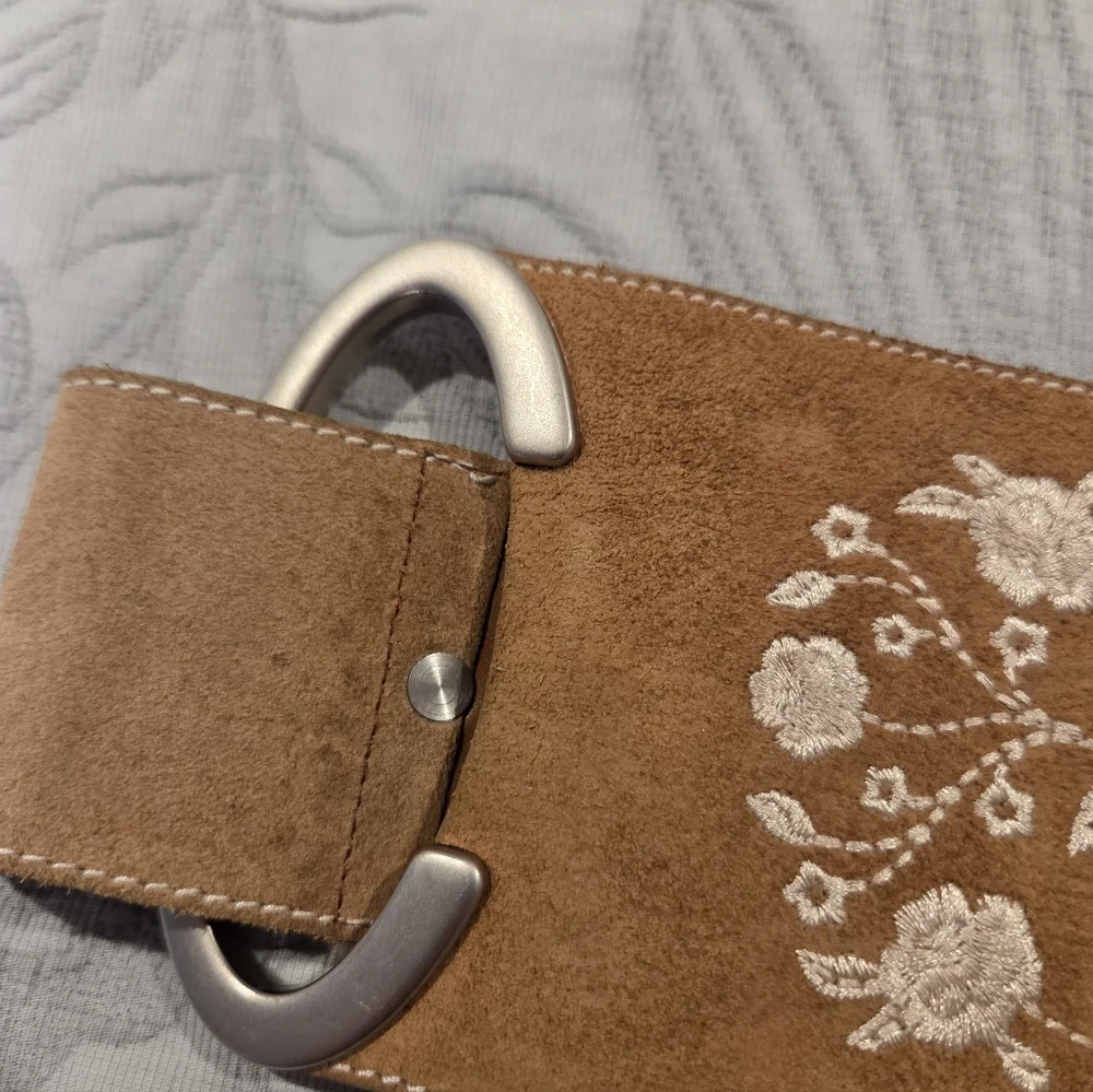 Vintage Humberto Fiacco Womens Floral Embroidered Suede Belt Size Small - Picture 7 of 9